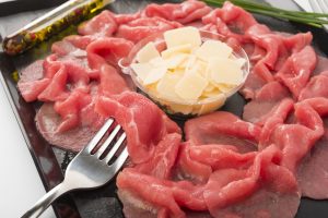 Carpaccio de Vedella de Girona amb oli de 5 pebres